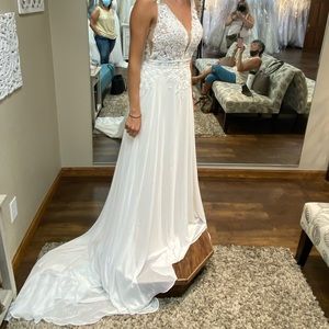 Never worn wedding dress. Size 8. Unaltered. Ivory Prosecco.